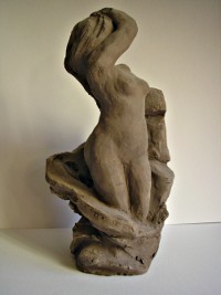 Sculpure, femme (terre)